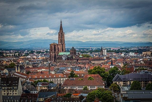 Strasbourg - Immobilier - CENTURY 21 Étoile - Strasbourg_vue_aérienne_vers_la_cathédrale